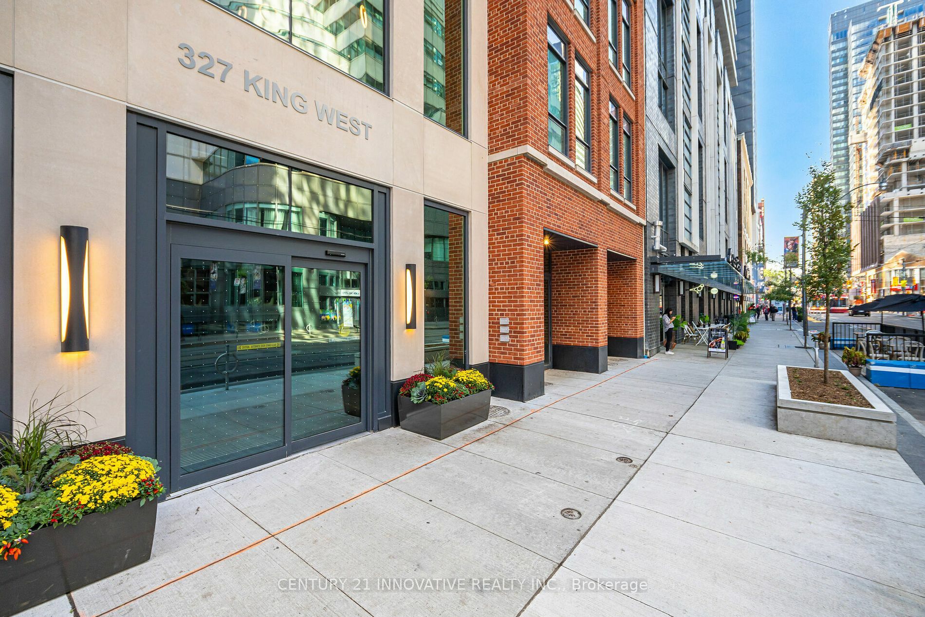 Photo de la propriété:  327 King St W 601  ON M5V 0W7 