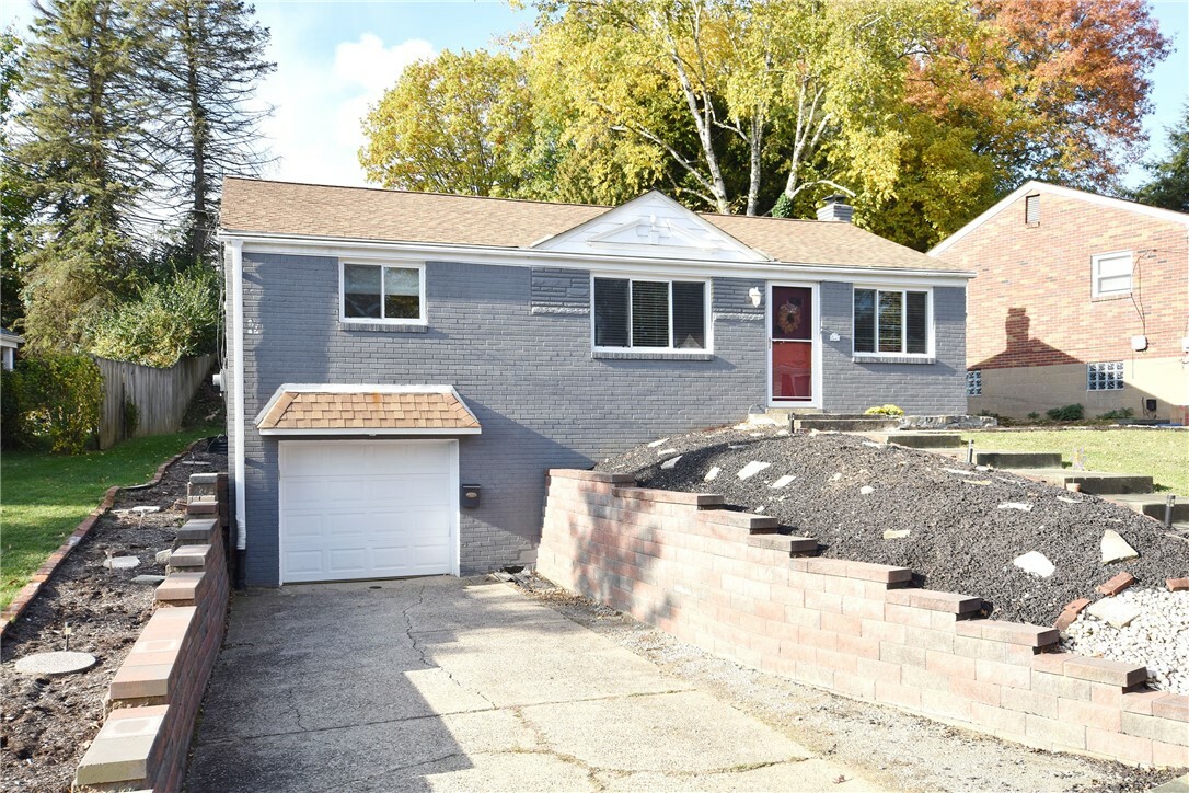 Property Photo:  131 High Oak  PA 15220 