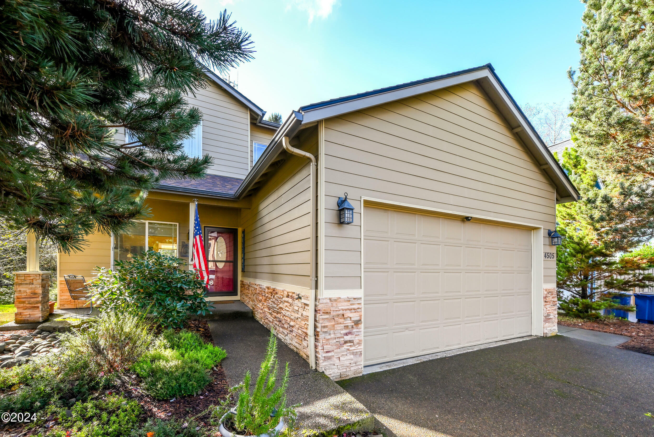 Property Photo: 4505 NE Tide Avenue OR 97367