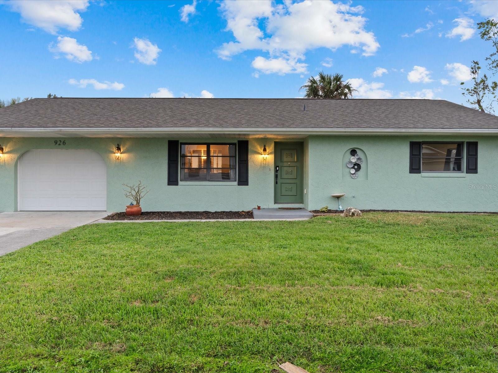 Property Photo:  926 Hood Avenue NW  FL 33948 