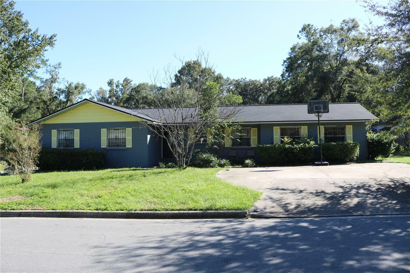 Property Photo: 1631 NW 43rd Avenue FL 32605