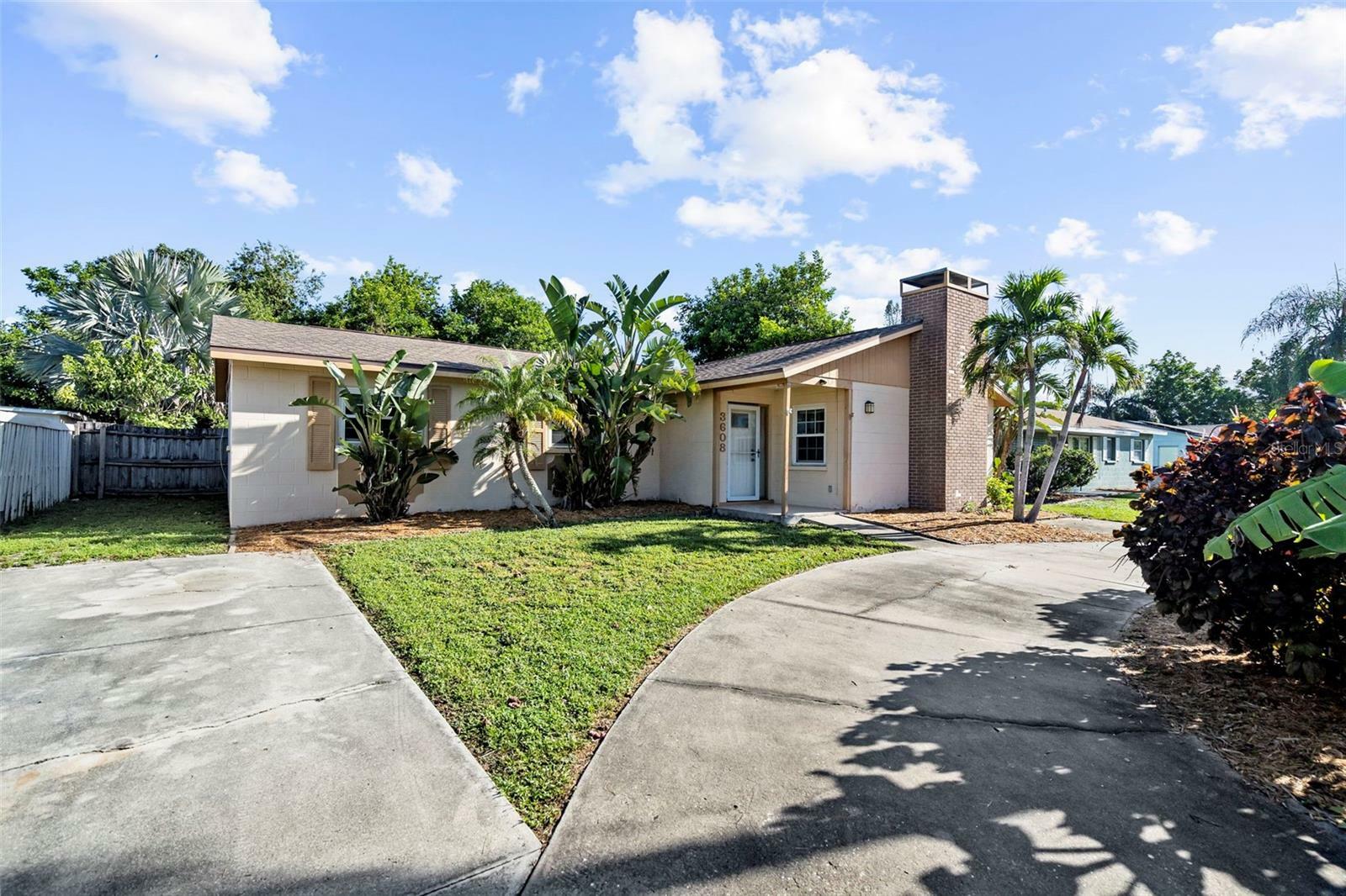 Property Photo:  3608 39th Avenue W  FL 34205 