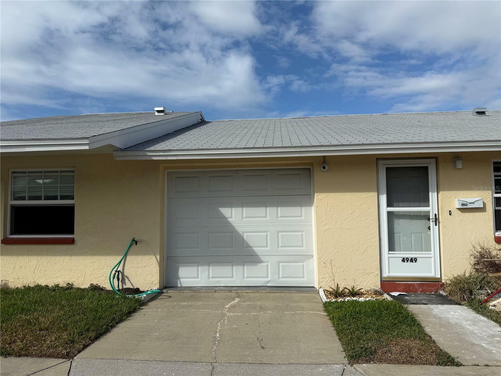 Property Photo:  4949 Getner Street 4949  FL 34652 