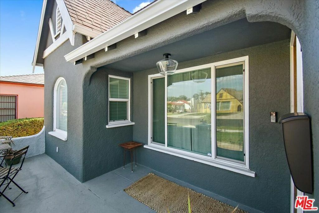 Property Photo:  2044 W 82nd Street  CA 90047 