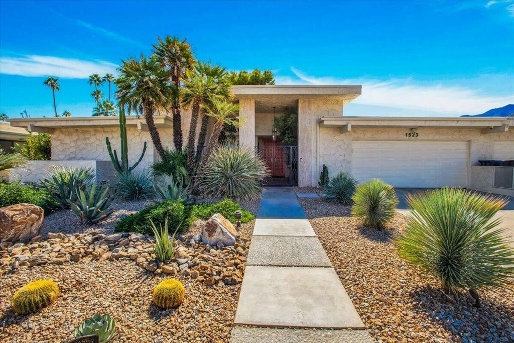 Property Photo:  1523 E Twin Palms Drive  CA 92264 