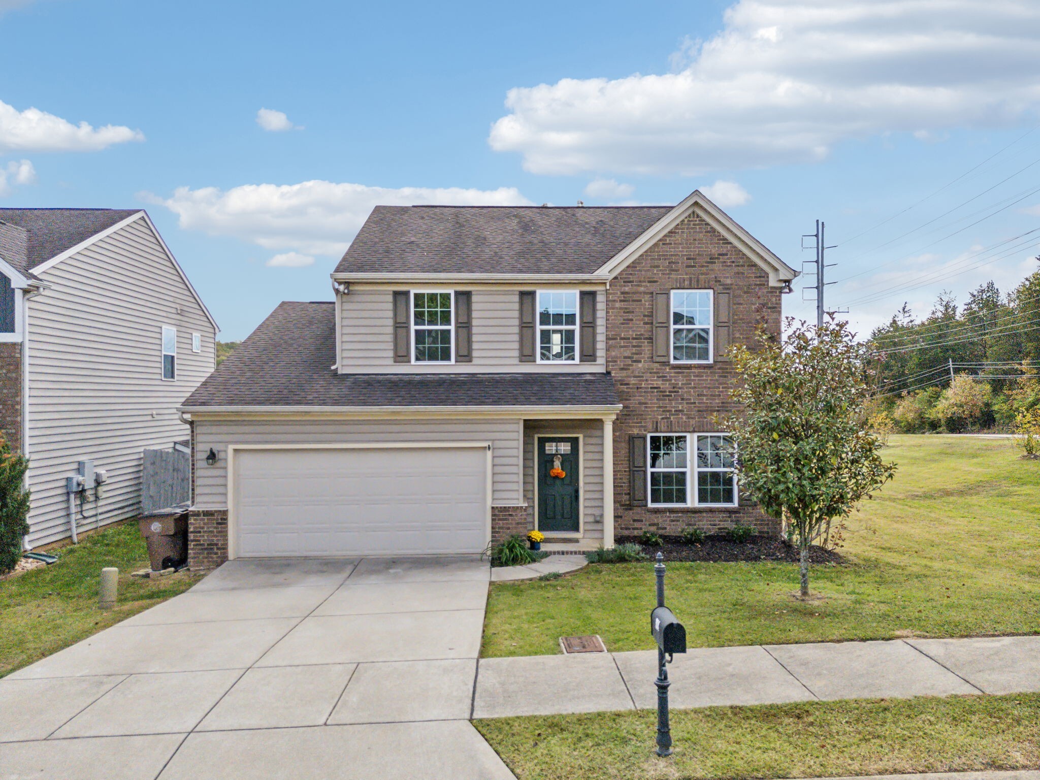 Property Photo:  304 Parmley Ln  TN 37207 