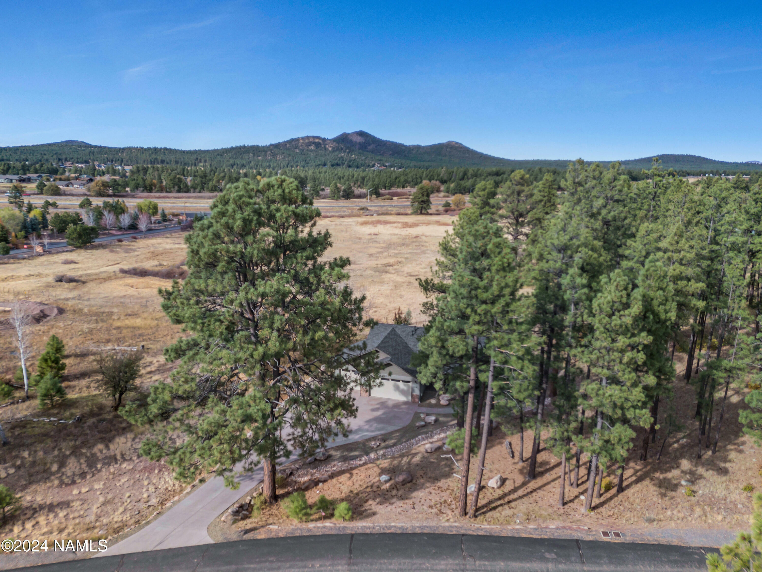 Property Photo: 1019 Stone Hollow Loop AZ 86046
