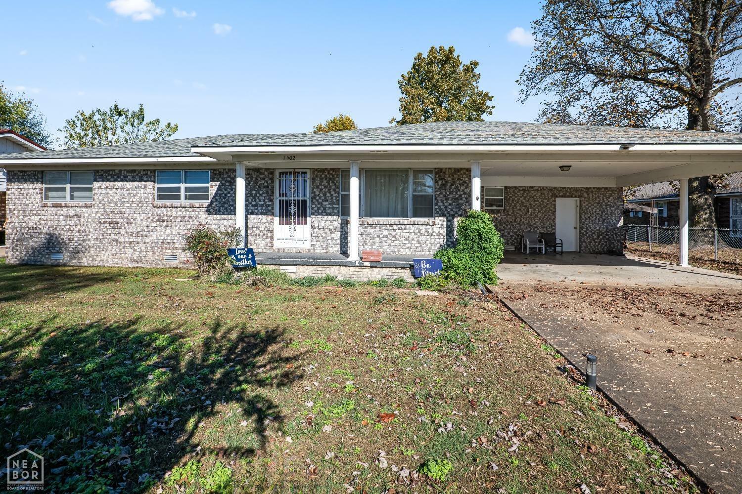 Property Photo:  1402 Magnolia Avenue  AR 72476 