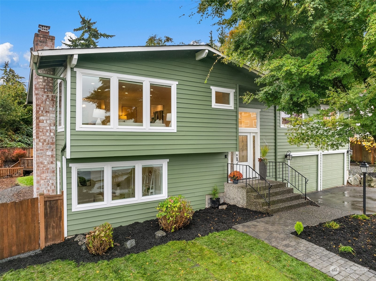 Property Photo:  1131  7th Avenue S  WA 98020 