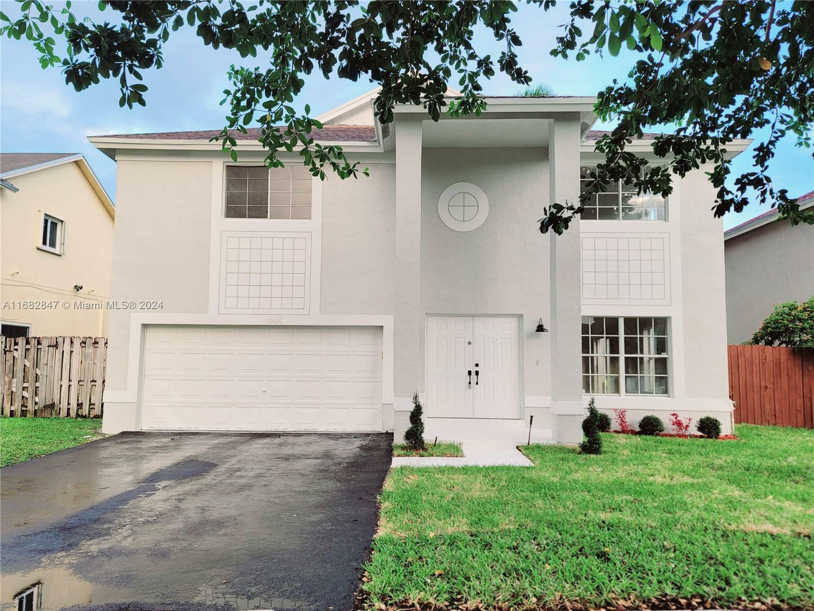 Property Photo:  1401 SW 97th Ave  FL 33025 