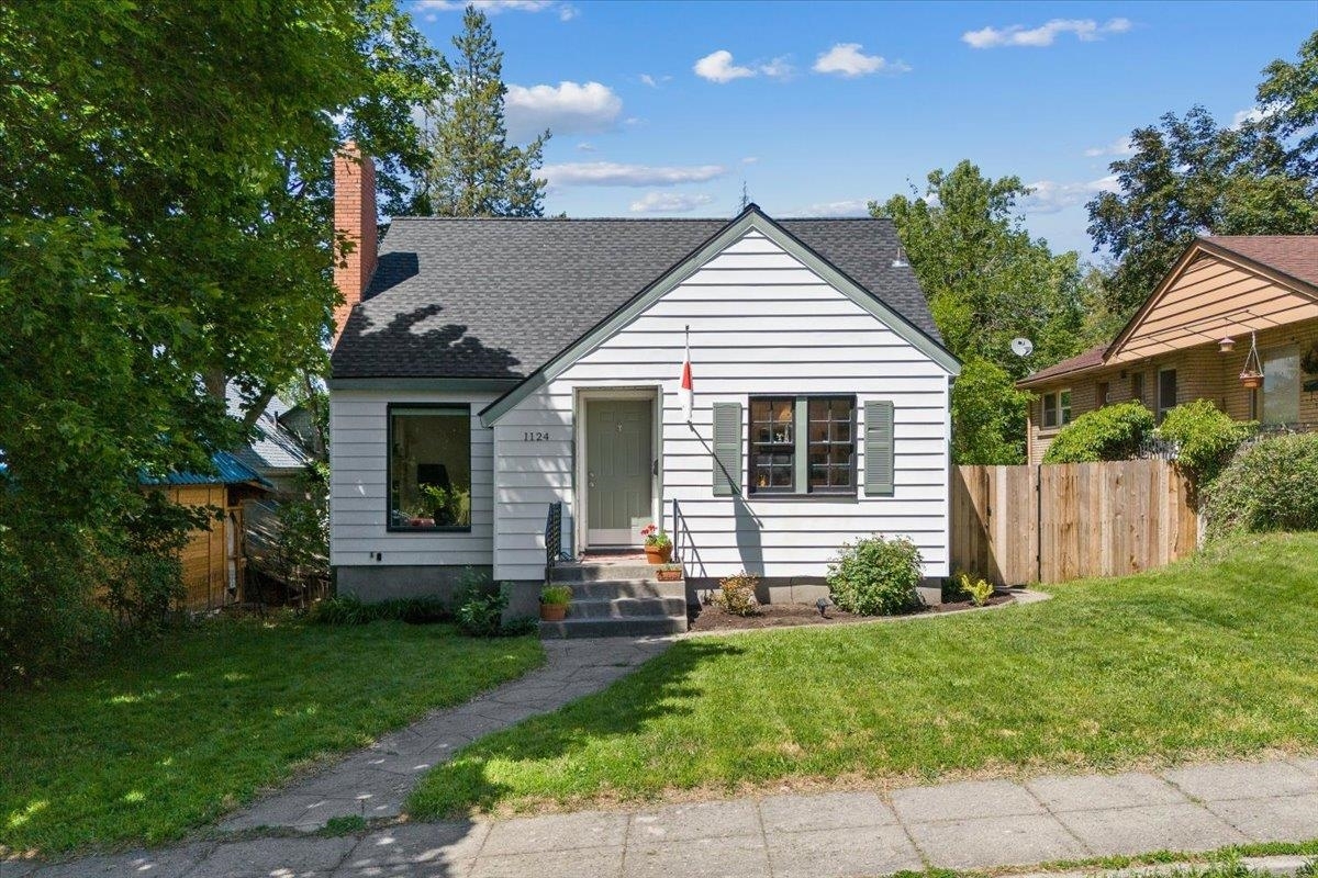 Property Photo:  1124 W 12th Ave  WA 99204 