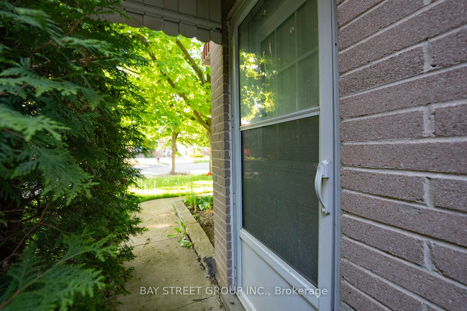 Property Photo:  394 Centre St E Lower  ON L4C 1B7 