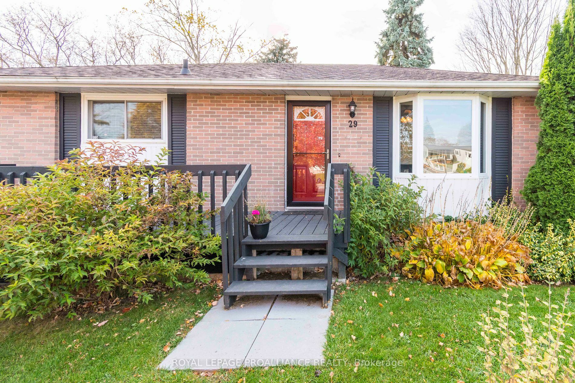 Property Photo:  29 Cory Cres  ON K8V 5W7 