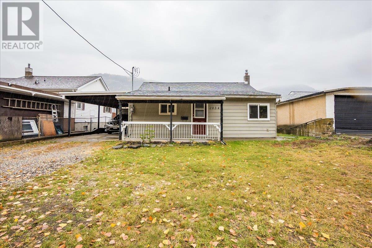 Property Photo:  2034 Eighth Avenue  BC V1R 3E1 