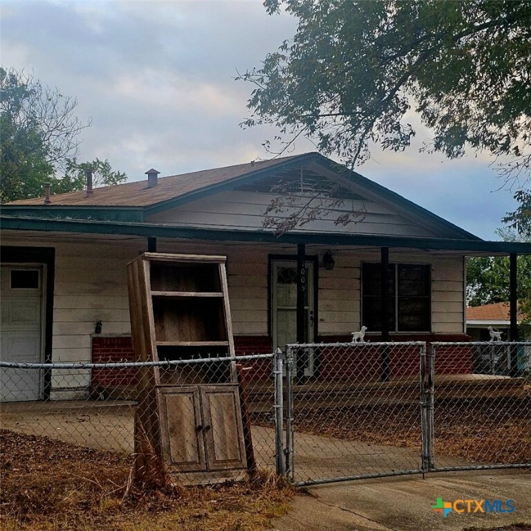 Property Photo:  1005 Phil Avenue  TX 76522 