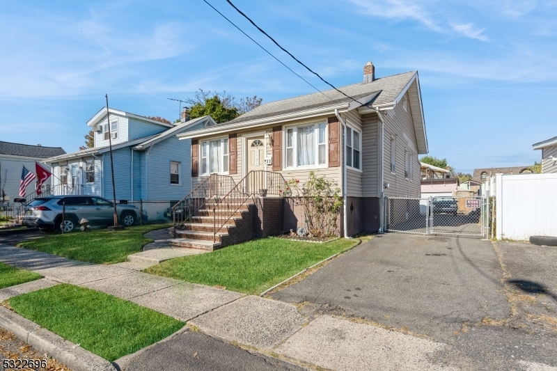 Property Photo:  33 Union St Hm  NJ 07074 