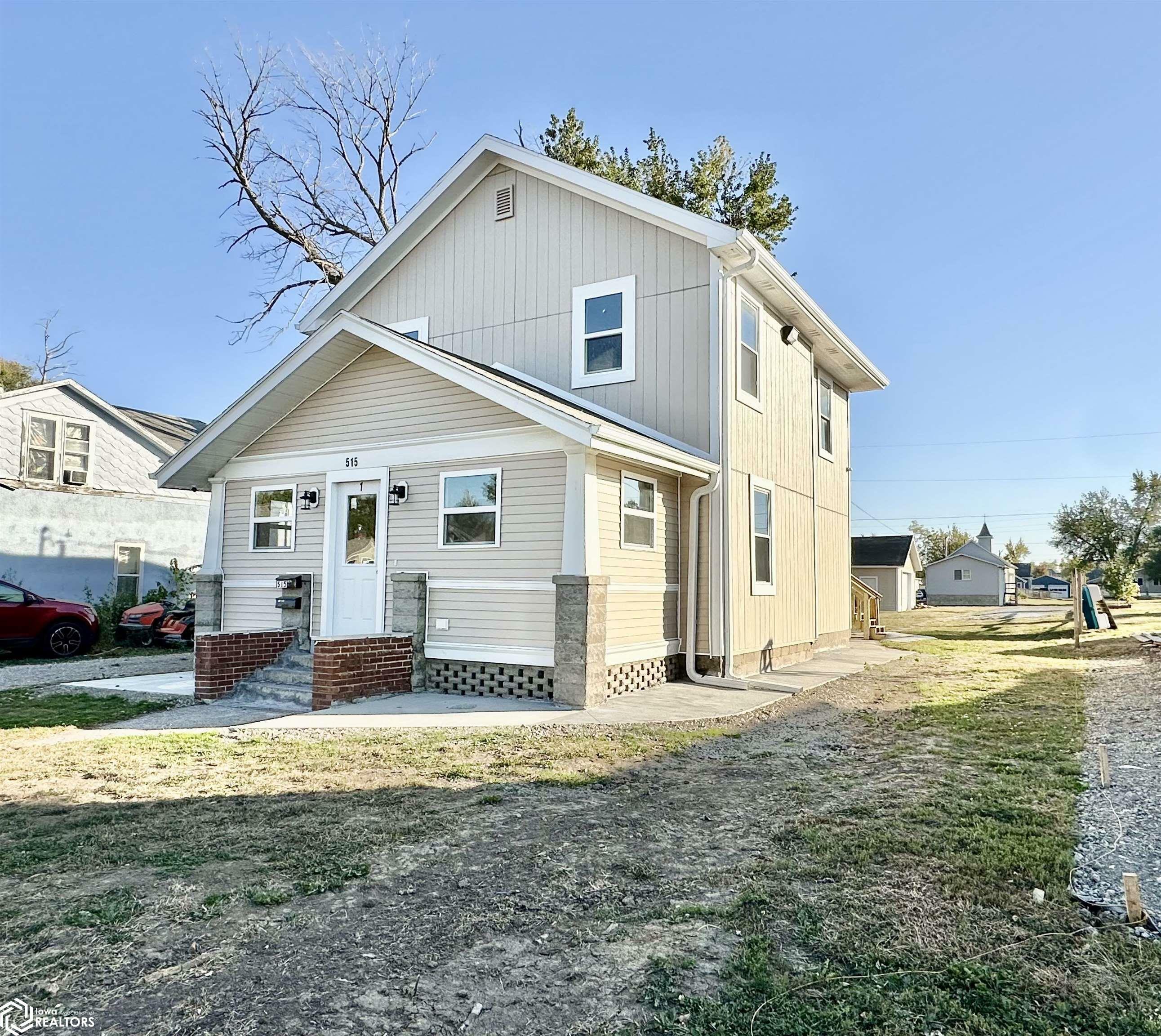 Property Photo:  515 Woodbury Street  IA 50158 