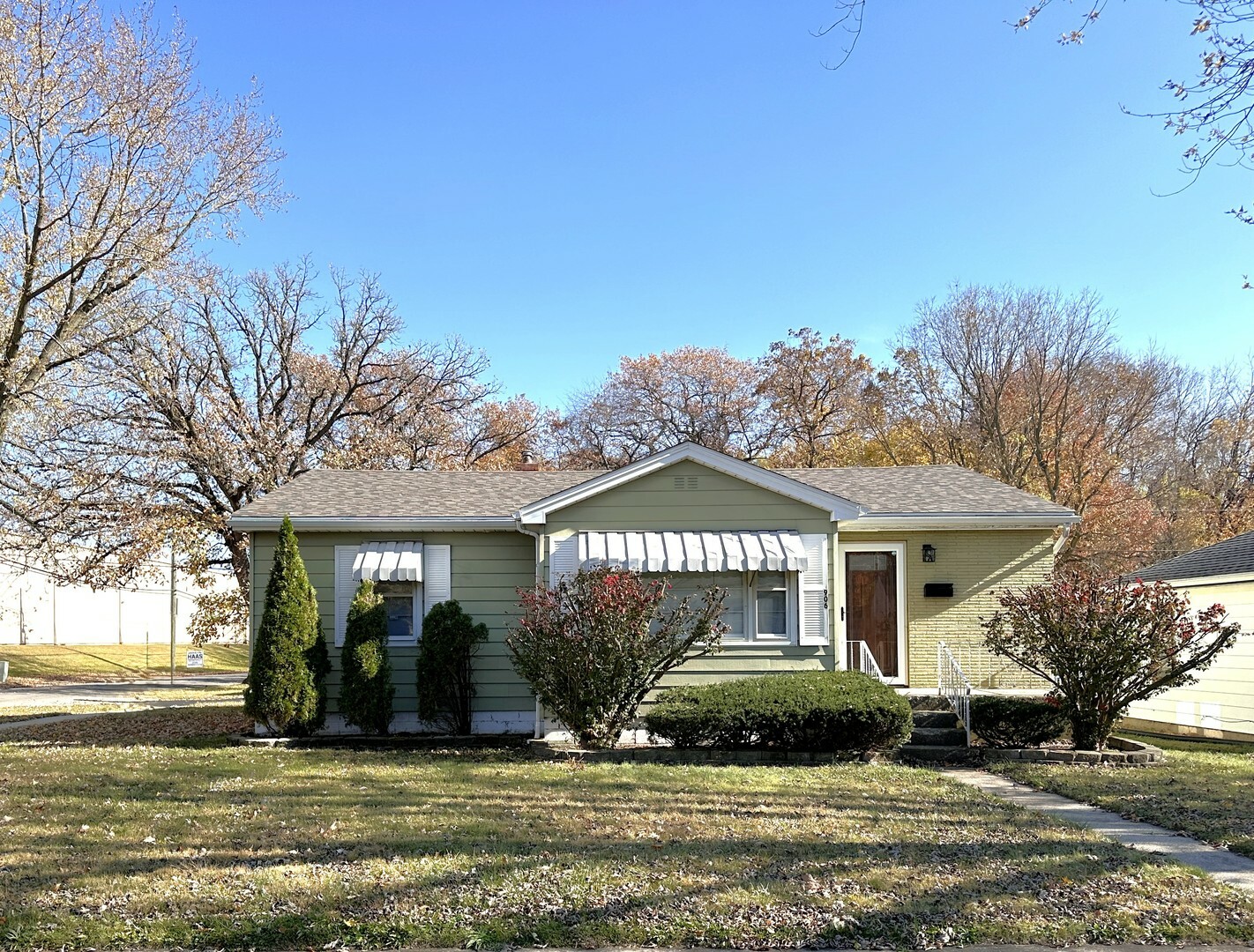 Property Photo:  906 S Nelson Avenue  IL 60901 