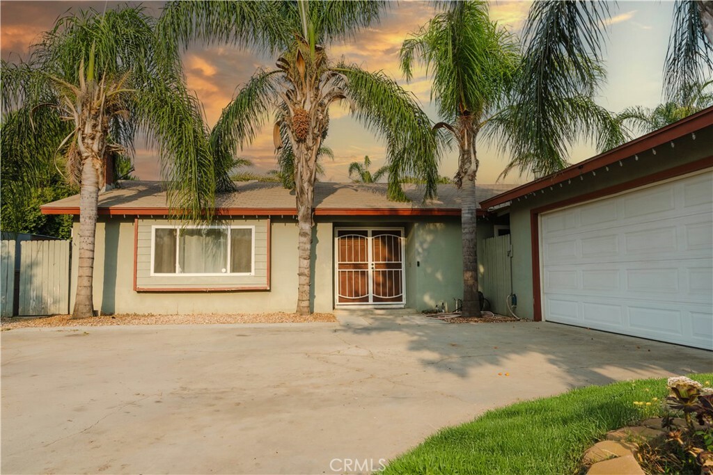 Property Photo:  10937 Desert Sand Avenue  CA 92505 