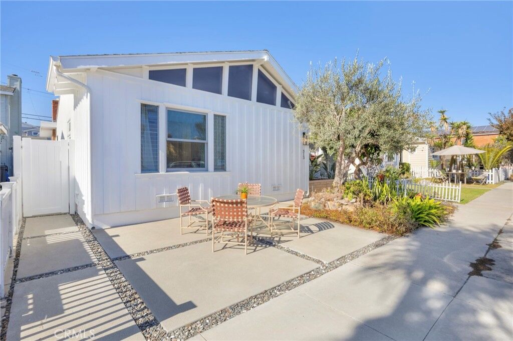 Property Photo:  313 14th Street  CA 90740 