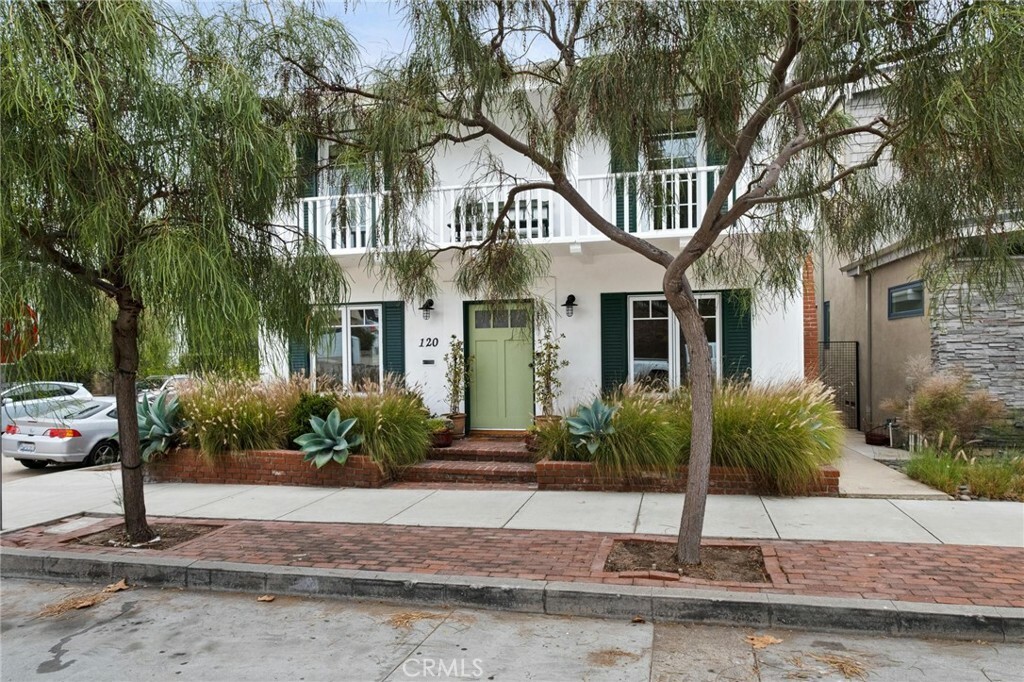 Property Photo:  120 Morningside Drive  CA 90266 