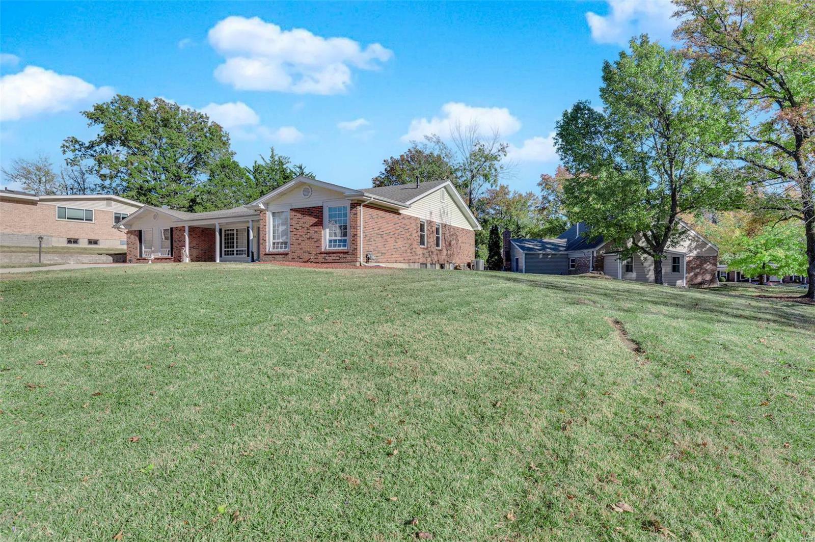 Property Photo:  324 Norwich Court  MO 63011 