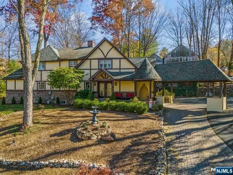 Property Photo:  304 E Saddle River Road  NJ 07458 