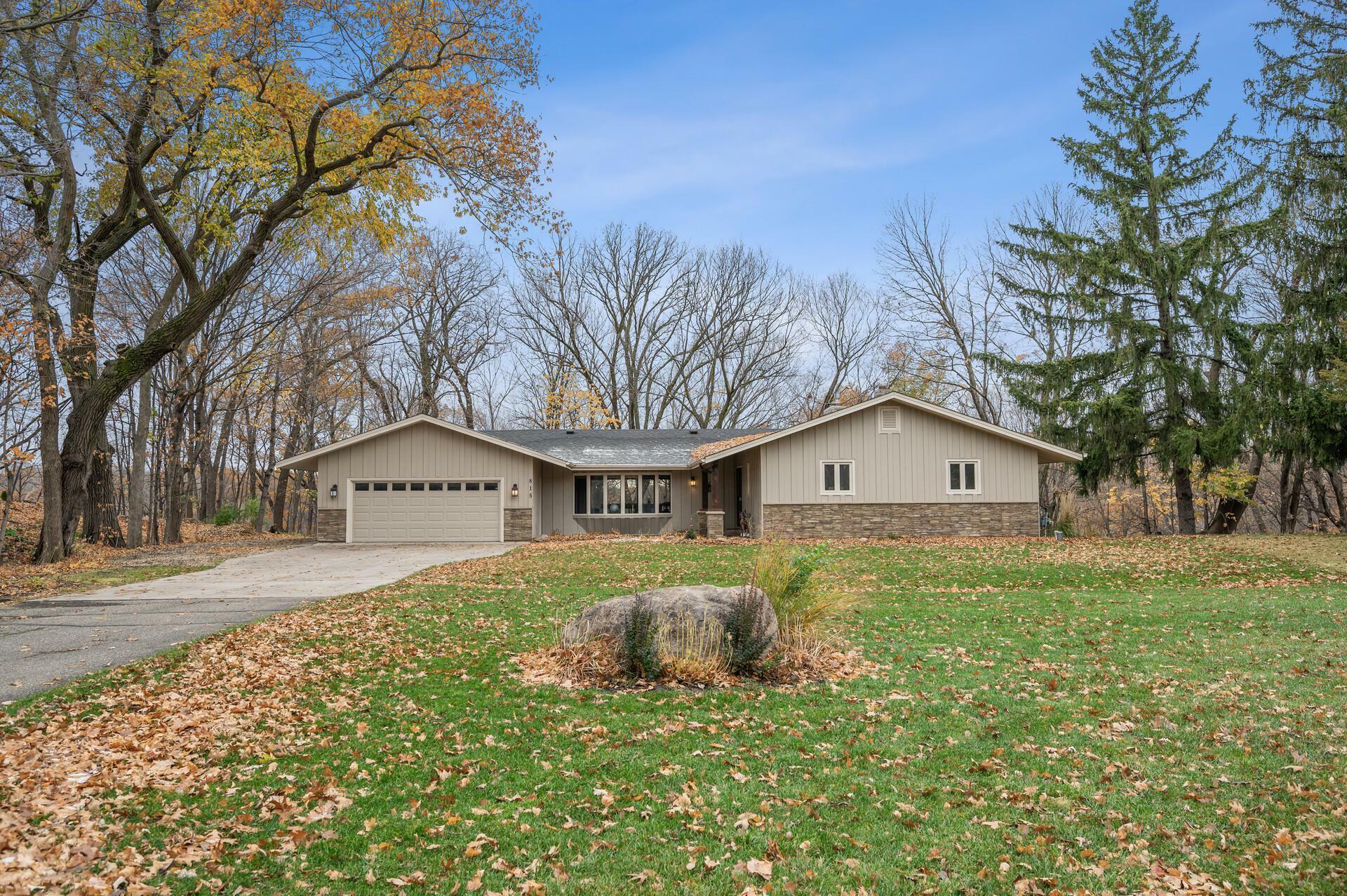 Property Photo:  815 Creekwood Drive  MN 55318 