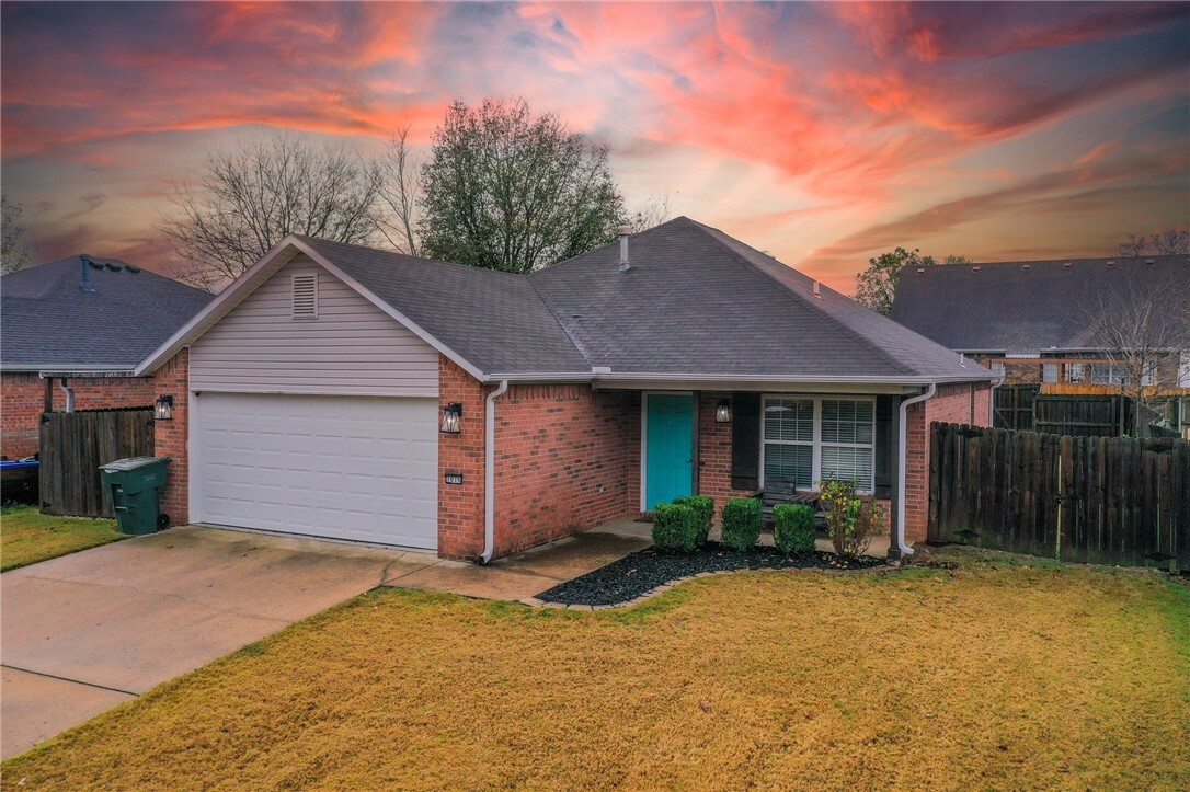 Property Photo:  1015 S Regency Drive  AR 72701 