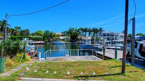 Property Photo:  640 North Road  FL 33435 