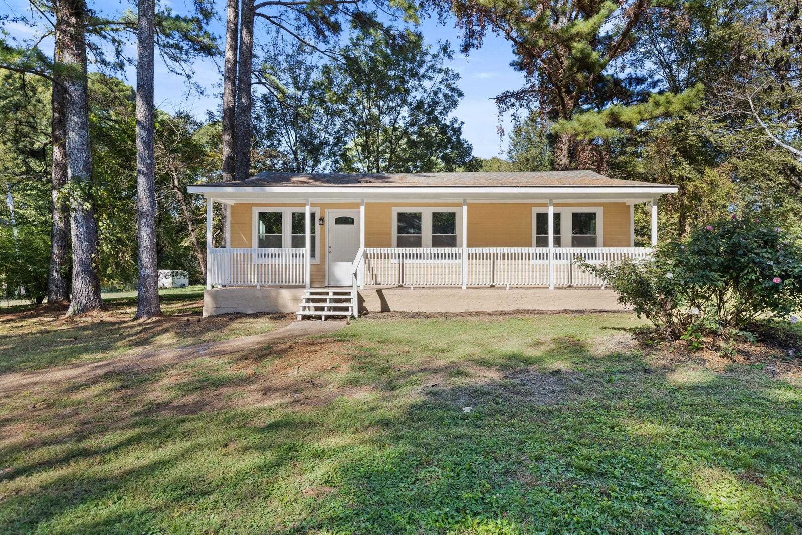 Property Photo:  3429 Peachtree St  AL 35630 - FLORENCE 