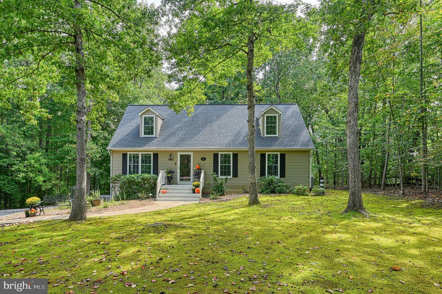 Property Photo: 5421 Wyndemere Circle VA 23117