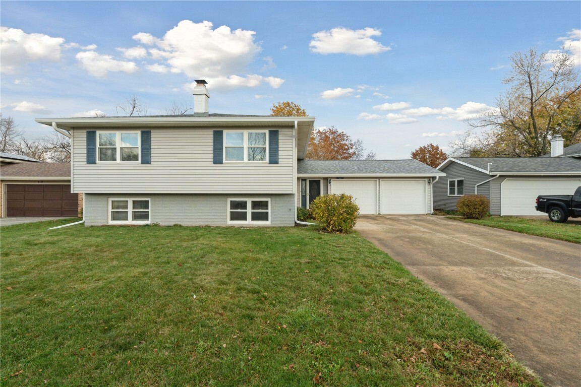 Property Photo:  6112 Oakwood Avenue NE  IA 52402 