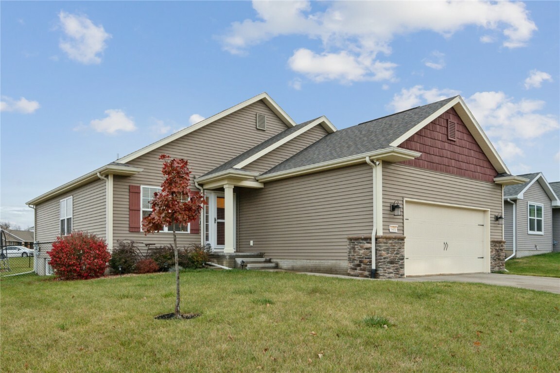 Property Photo:  9401 Grand Oaks Drive NE  IA 52402 