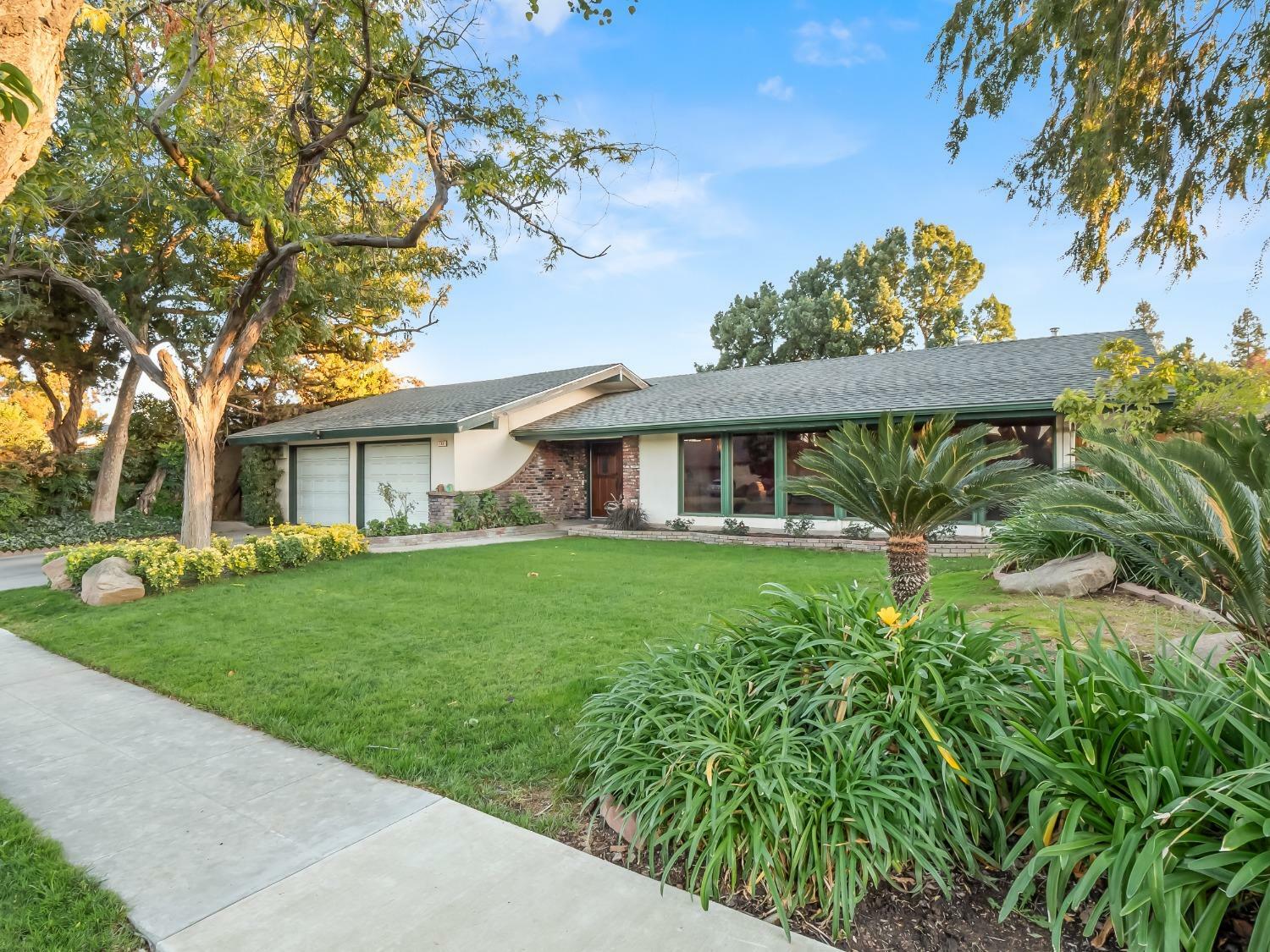 Property Photo:  721 W Fremont Avenue  CA 93704 