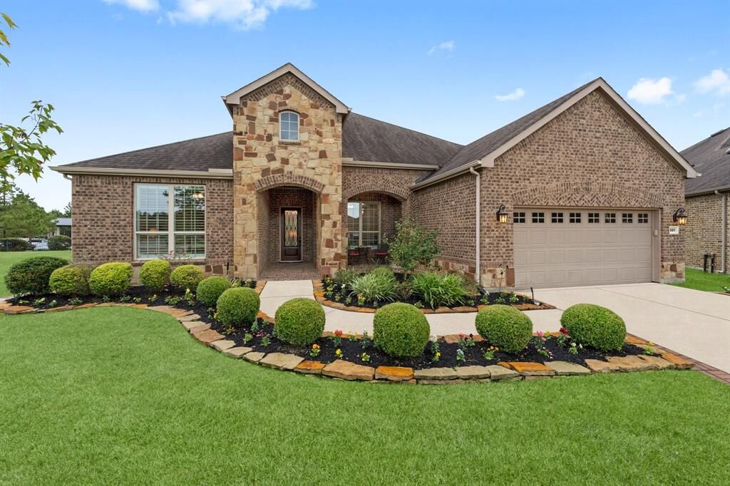 Property Photo: 321 Kerry Bog Lane TX 77382