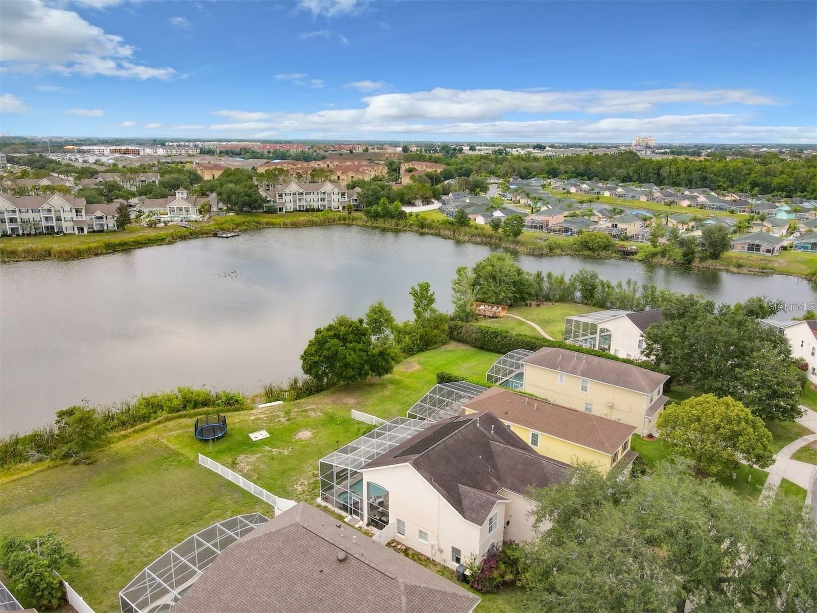 Property Photo:  632 Pinewood Drive  FL 33896 