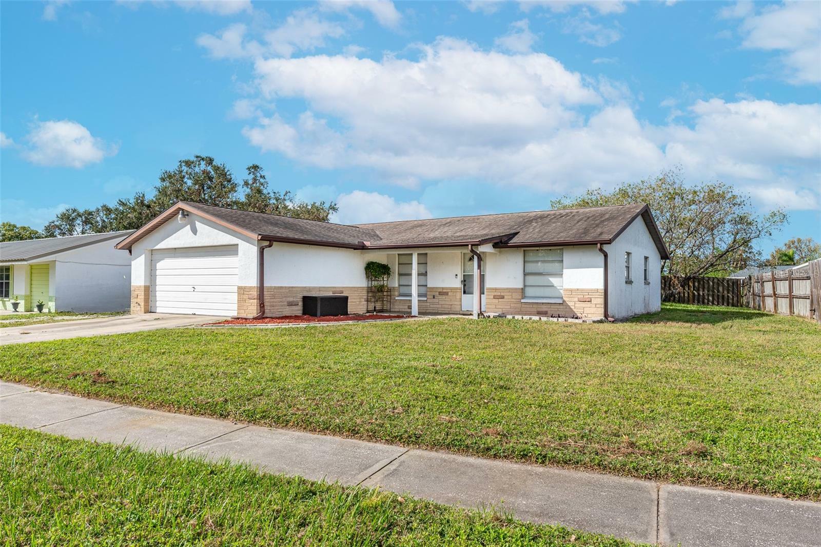 Property Photo:  6008 Firefly Lane  FL 33572 