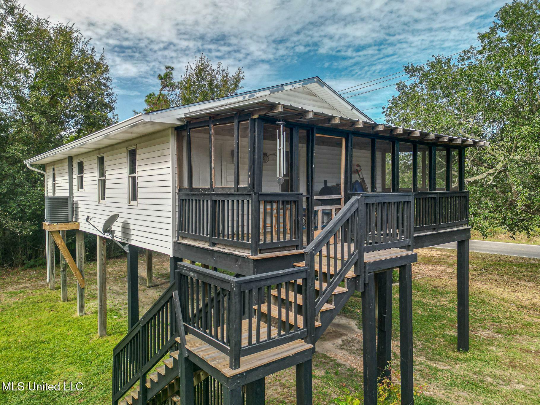 Property Photo:  420 E North Street  MS 39571 