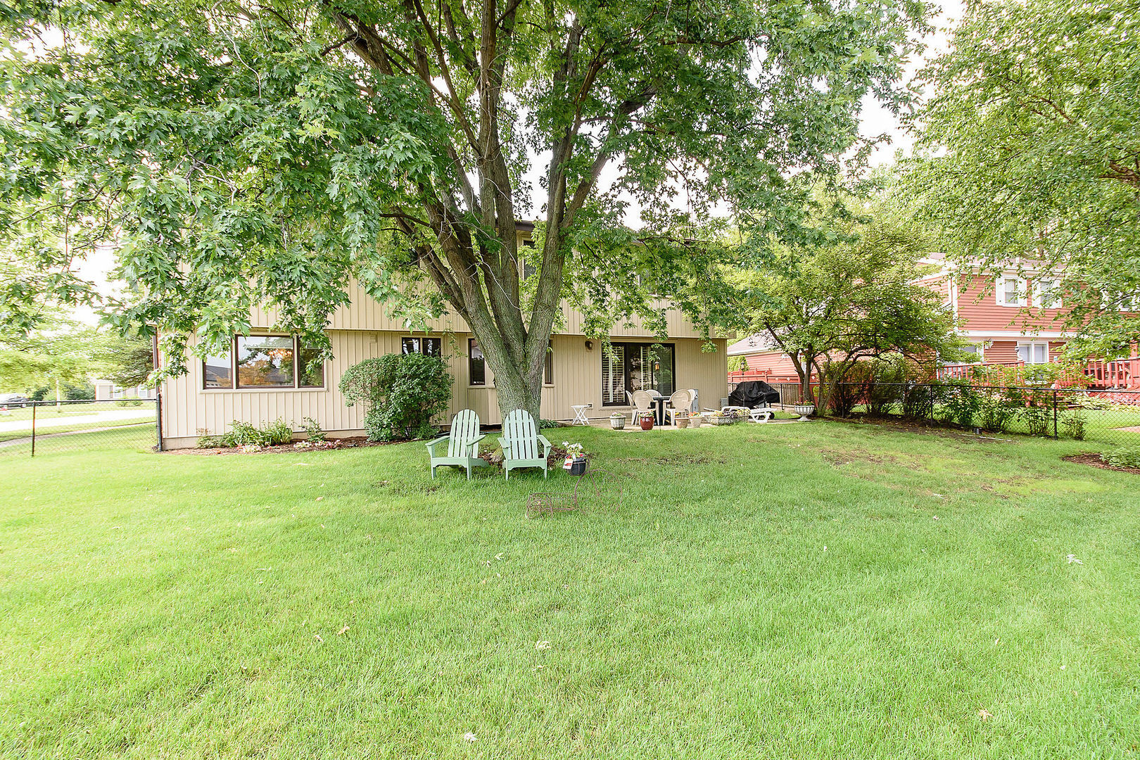 Property Photo: 1385 Montgomery Drive IL 60015