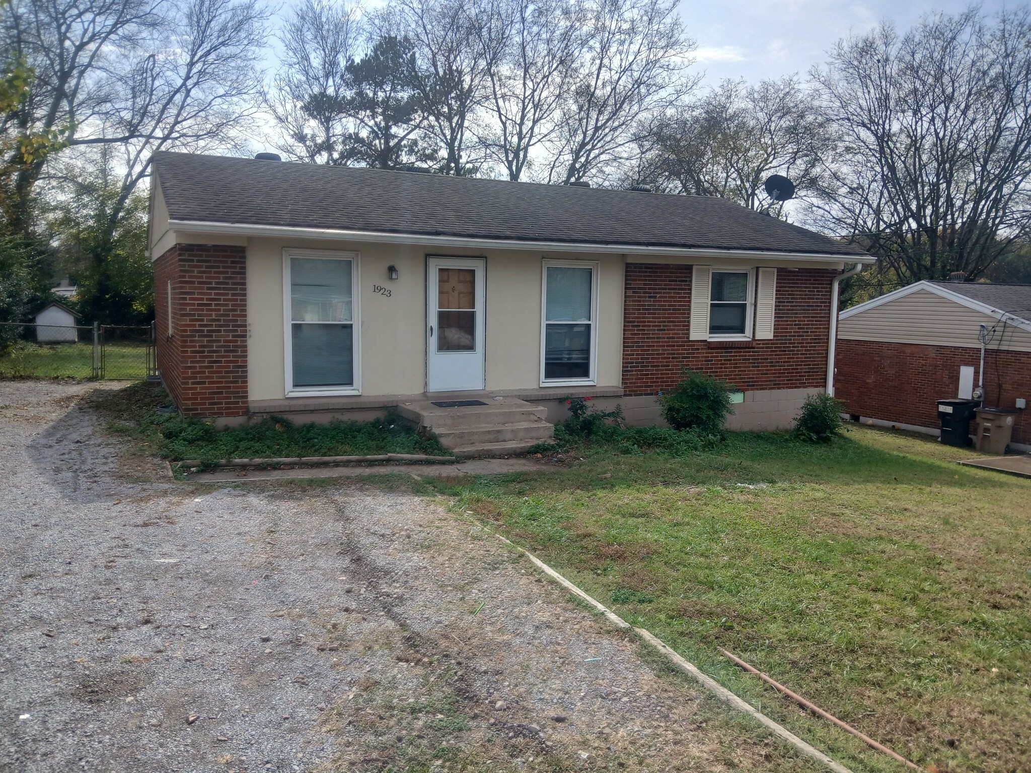 Property Photo:  1923 Dabbs Ave  TN 37217 