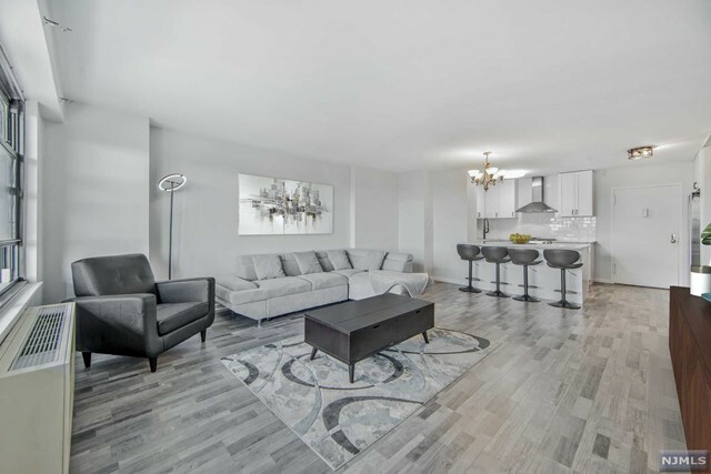 Property Photo:  285 Aycrigg Avenue 18D  NJ 07055 