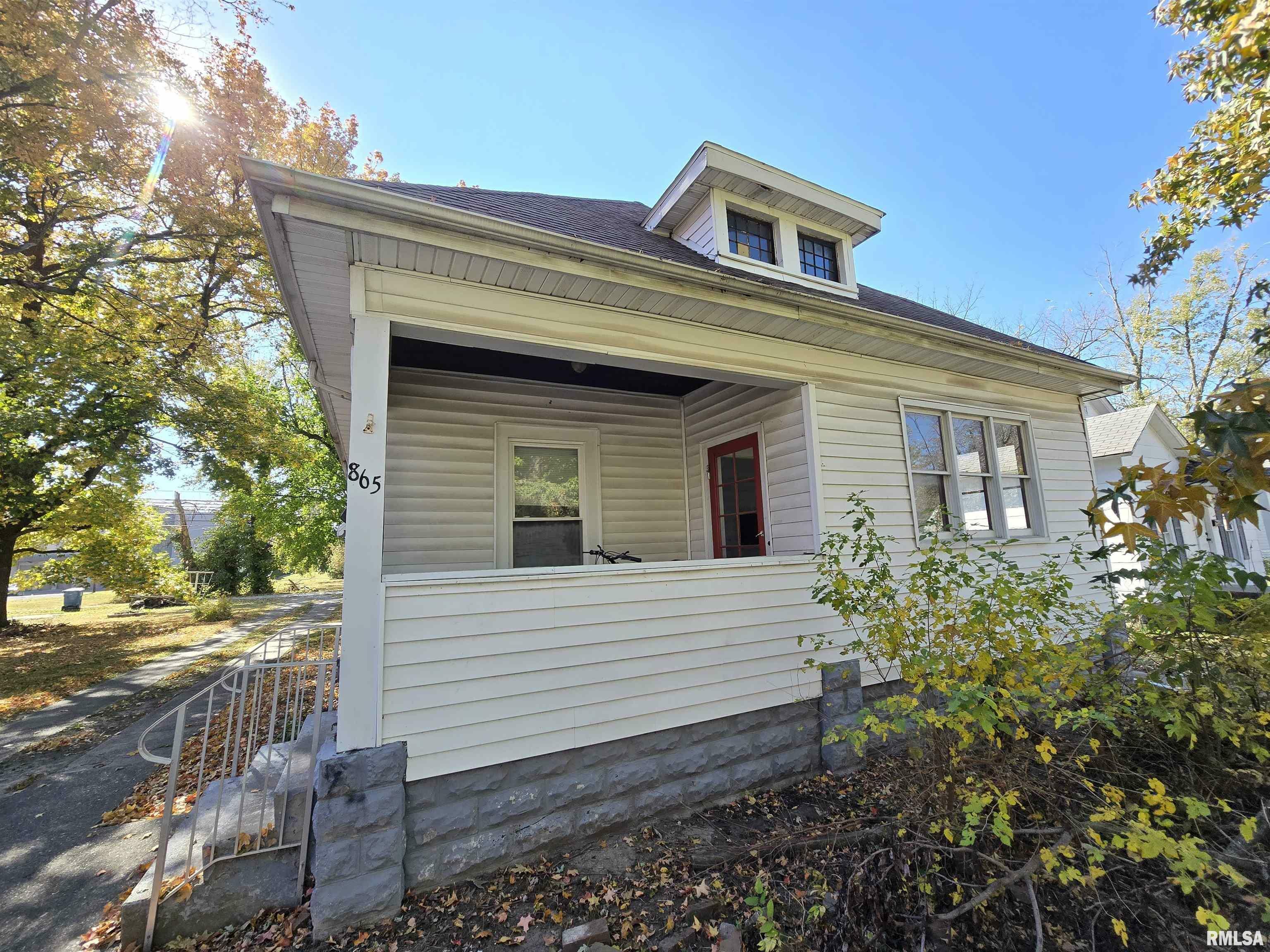 Property Photo:  865 E Broadway Street  IL 62801 