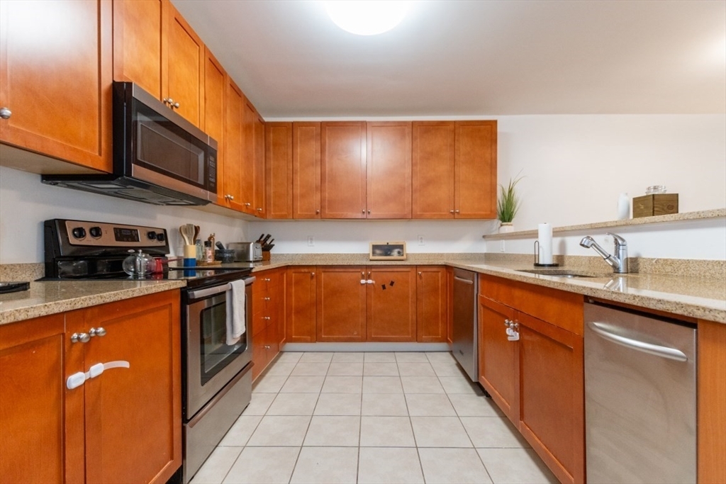 Property Photo:  4 Harvest Dr 104  MA 01845 