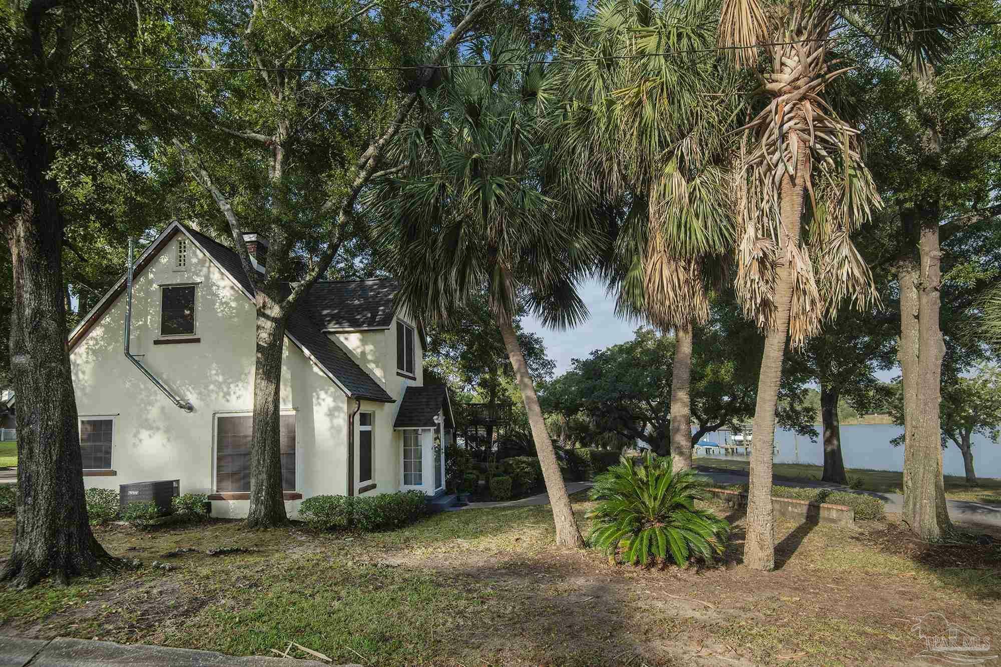 Property Photo:  900 Bayou Blvd  FL 32503 