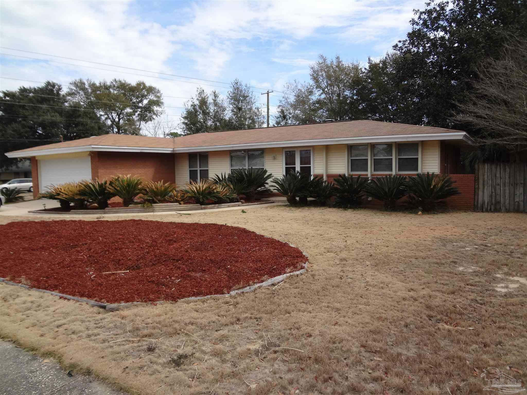 Property Photo: 5490 Limestone Dr FL 32504