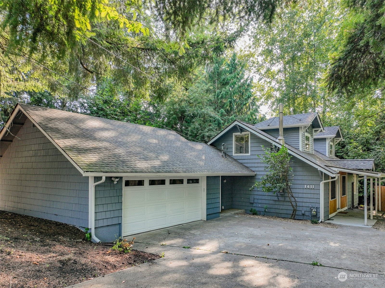 Property Photo:  1411 Lybarger Street SE  WA 98501 