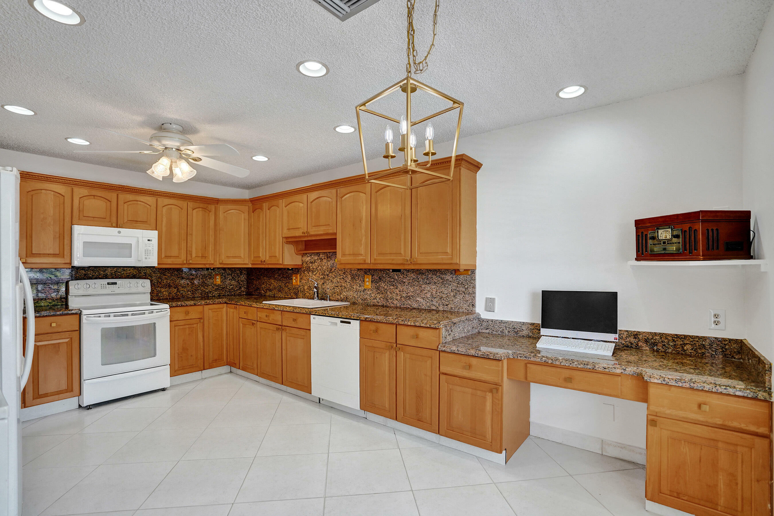 Property Photo: 1260 NW 20th Avenue 203 FL 33445