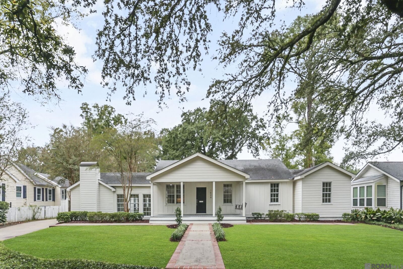 Property Photo:  1624 Country Club Dr  LA 70808 