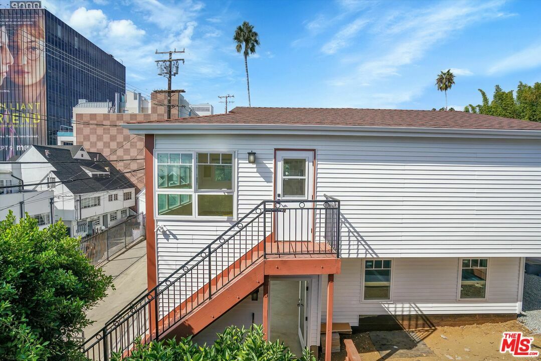 Property Photo:  1115 Hilldale Ave  CA 90069 